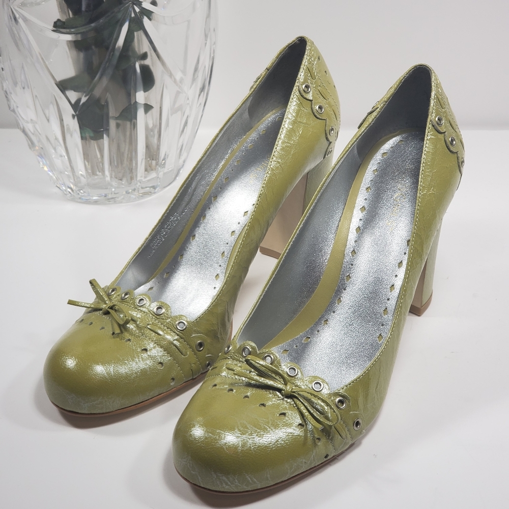 Women's BCBGirls Lace Trim Chunky Heels Size 9.5